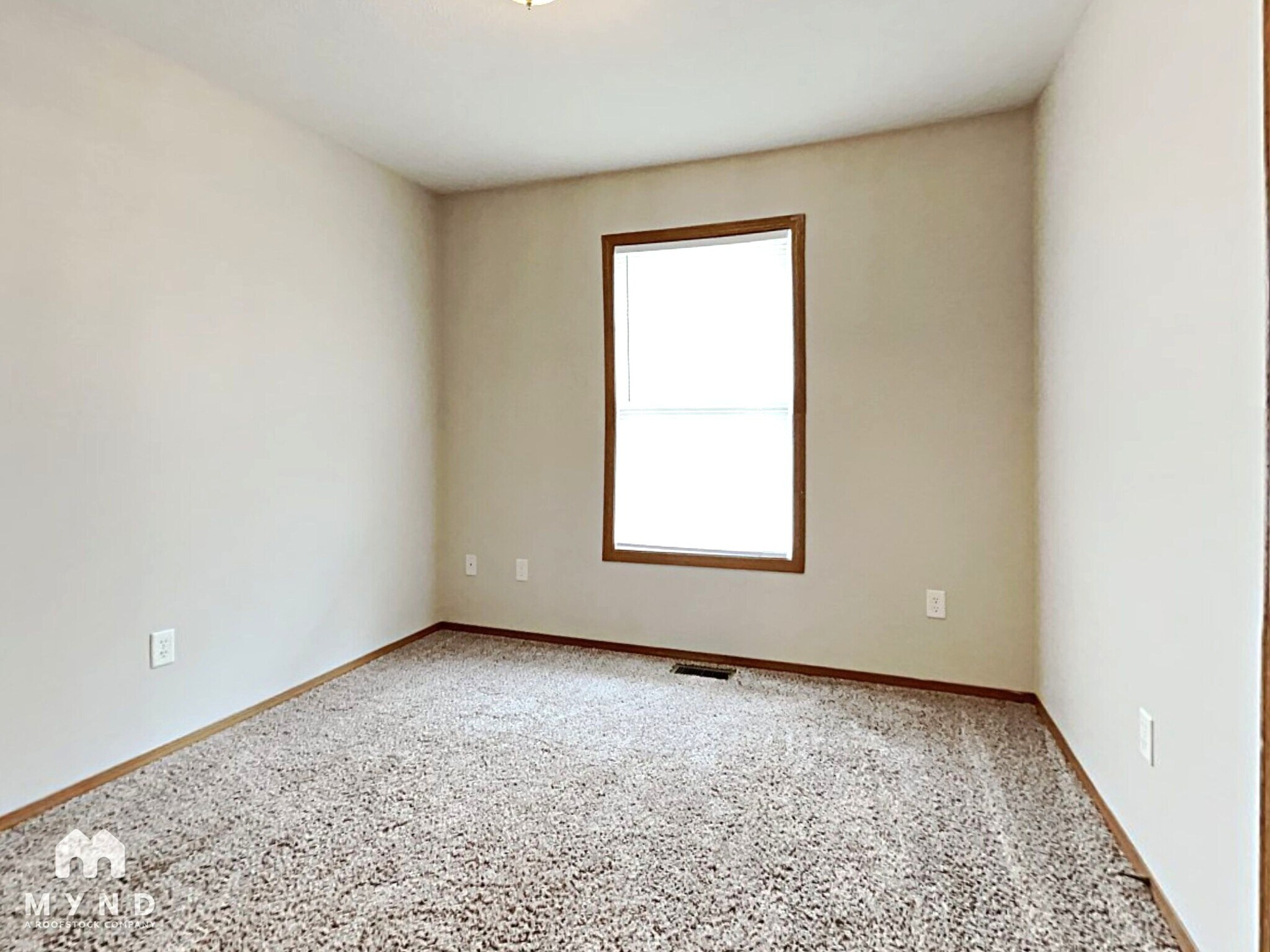 Building Photo - 429 N Century Ave