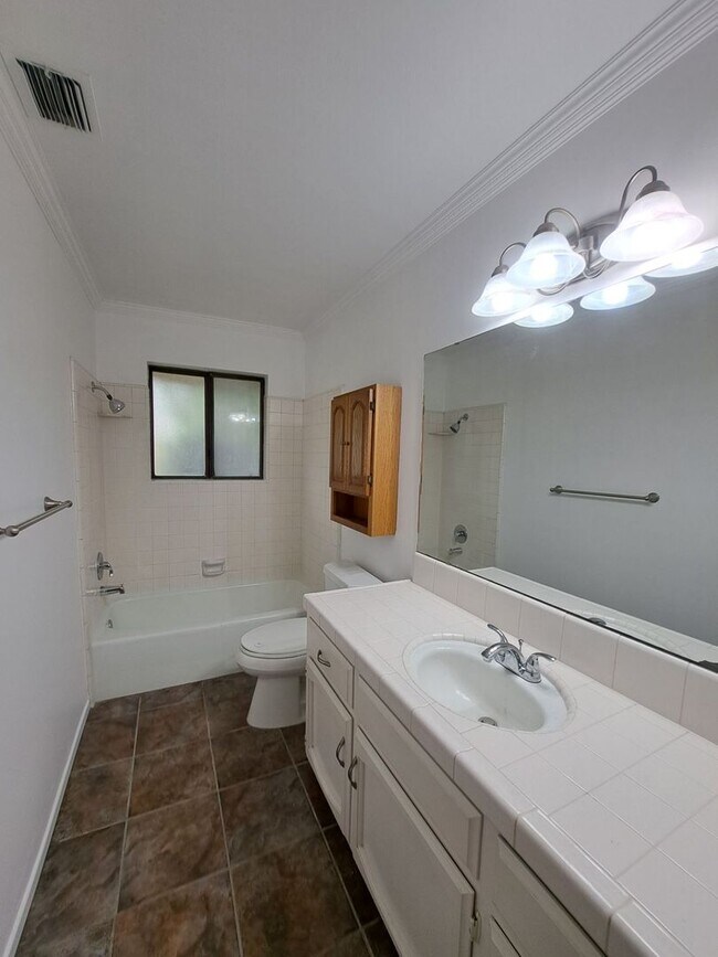 Building Photo - MOVE IN SPECIAL: Half OFF the 1st Month's ...
