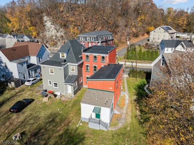 Building Photo - 786 S Main St