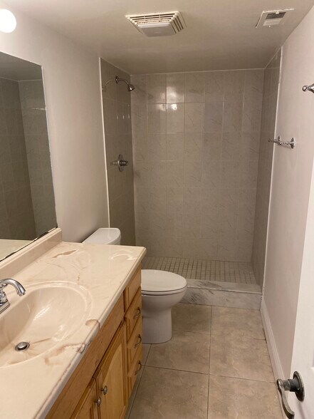 bathroom - 3301 Spanish Wells Dr
