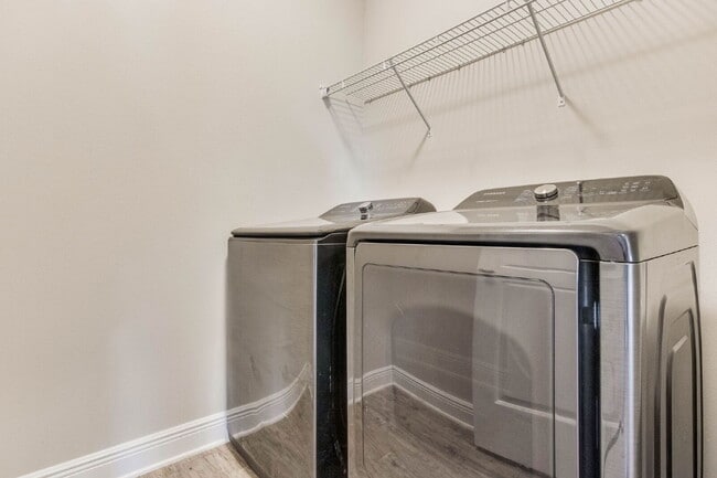 Building Photo - Welcome to this exquisite 4-bedroom, 2-bat...