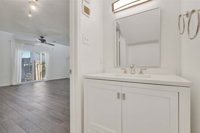 Building Photo - 2800 Jeanetta St