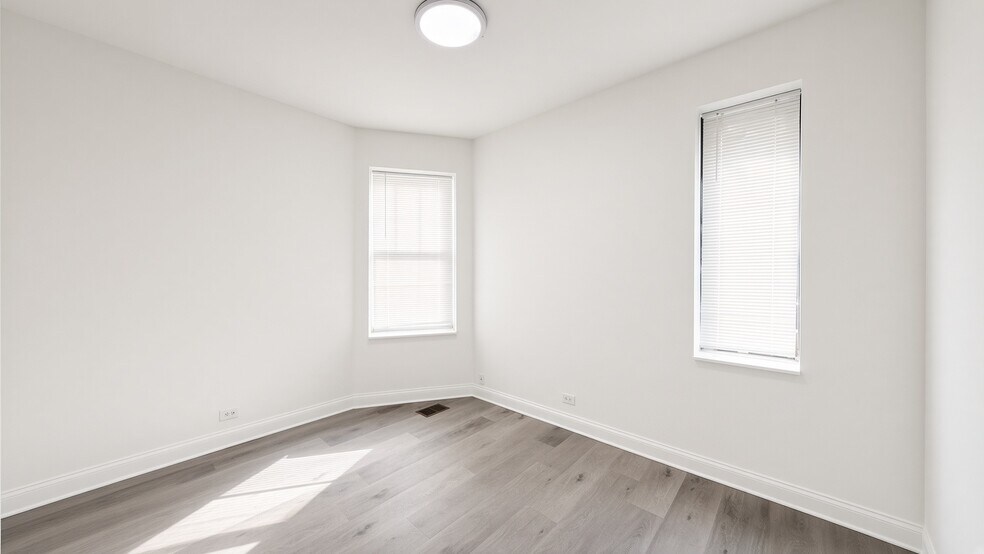 Building Photo - 4832 N Winthrop Ave