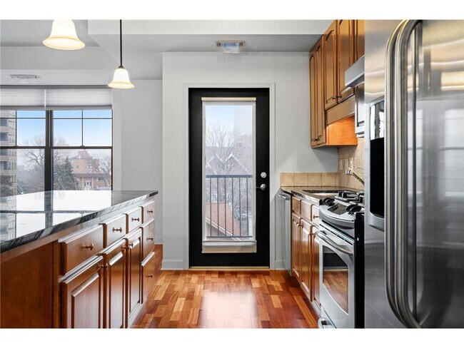 Building Photo - 317 Groveland Ave