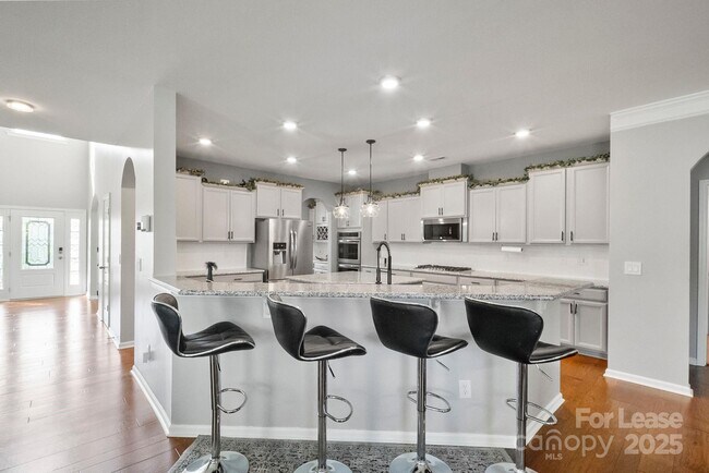 Building Photo - 188 Sweet Briar Dr