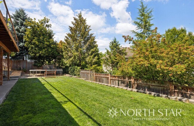 Building Photo - Beautiful Home with Mountain Views in the ...
