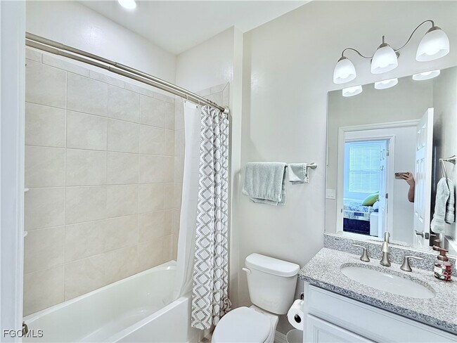 Building Photo - 3029 Royal Gardens Ave