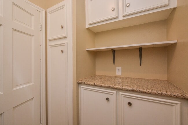 Building Photo - 8010 White Marsh Ct