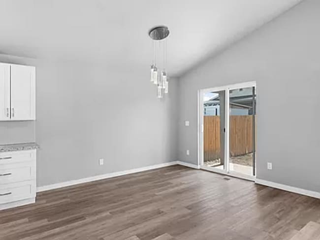 Building Photo - 906 E Courtland Ave