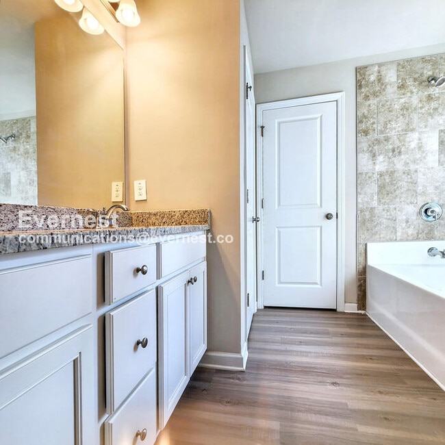 Building Photo - 1539 Persimmon Trce