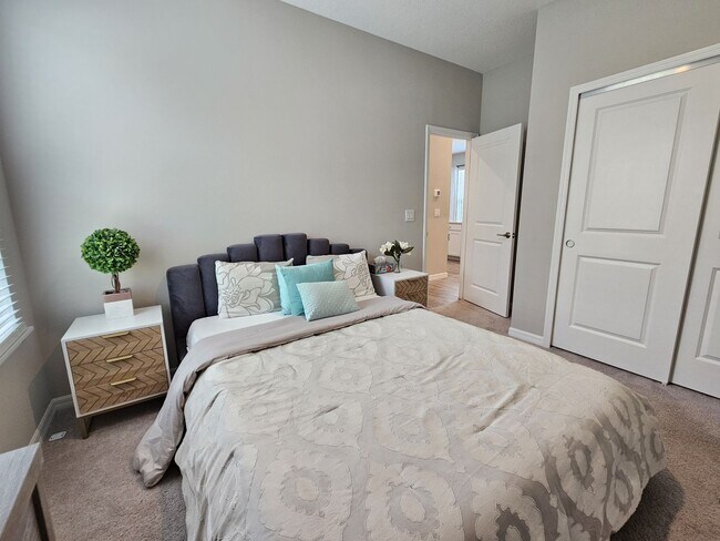 Building Photo - Annual Furnished or Seasonal Short-Term 4 Bedroom 2.5 Bathroom Home in Palmero!