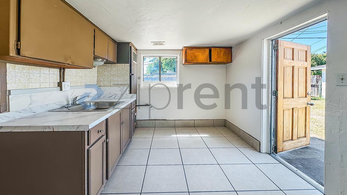 Building Photo - 3634 E Madison Ave