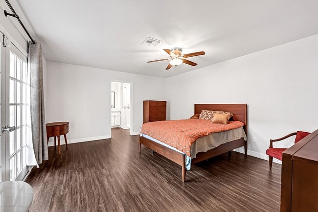 Building Photo - 10822 Bob White Dr