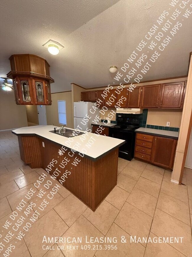 Building Photo - 2909 S Chestnut St