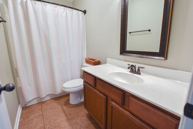 Building Photo - Pet Friendly Four Bedroom with Basement in...