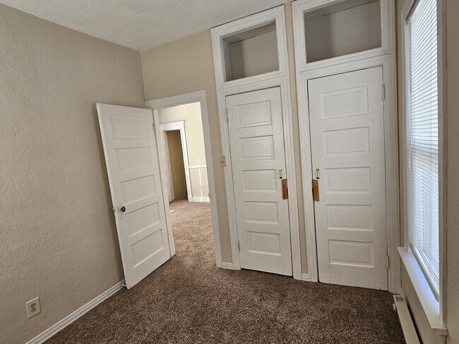 Building Photo - 906 W Colorado Ave