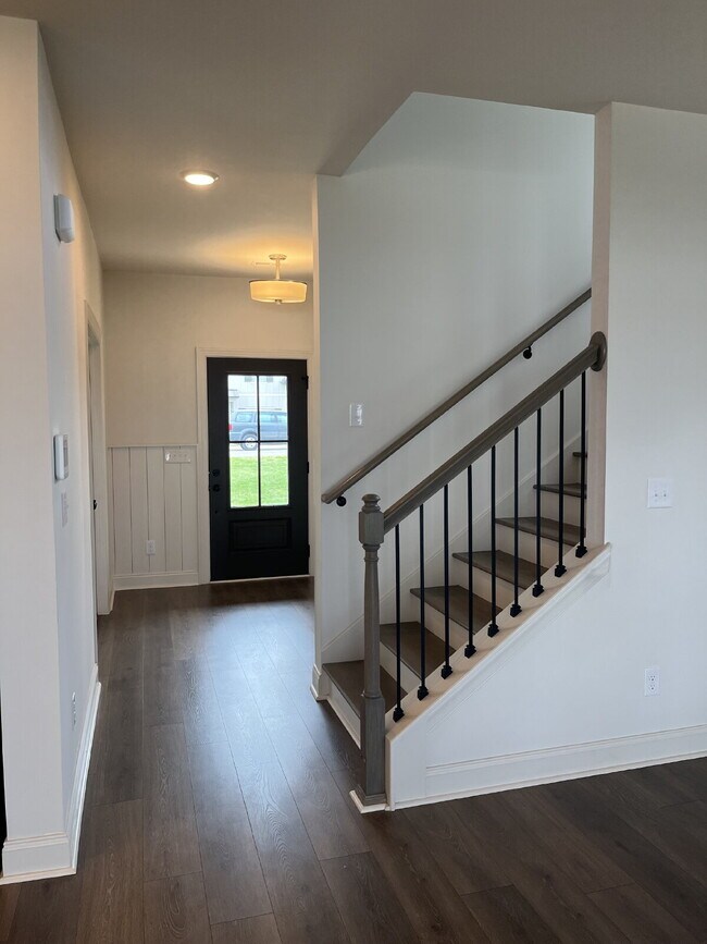 Building Photo - "Spacious 4-Bedroom Retreat with 3.5 Baths in Charming Mt. Juliet!"