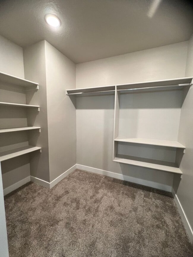 Building Photo - Available Now In Cross Hollow Hills