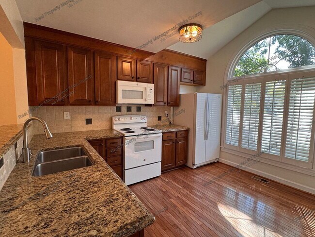 Building Photo - 100 Halsmer Ct