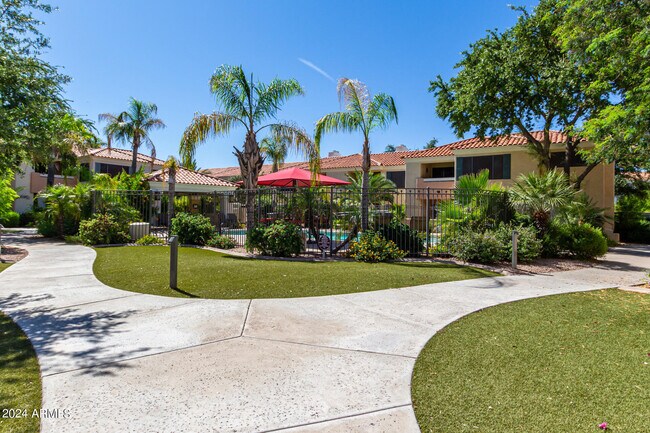 Building Photo - 9990 N Scottsdale Rd