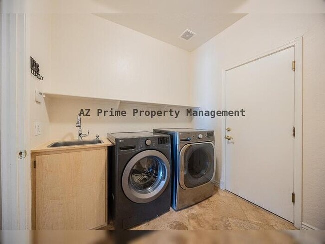 Building Photo - 1767 W Redfield Rd