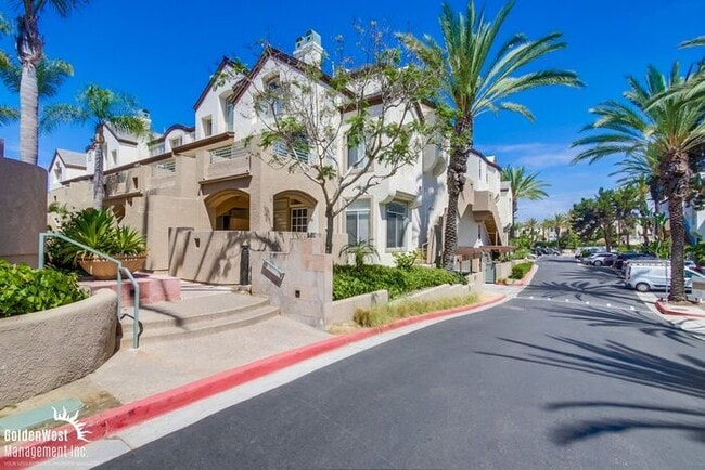 Building Photo - Elegant Dual Master 2Bdm 2.5Ba Townhome in...