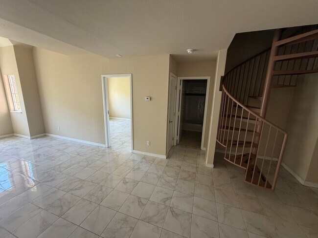 Building Photo - 158 Caldecott Ln