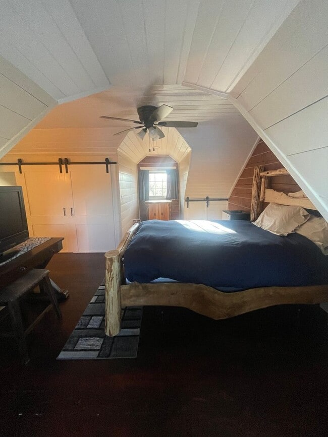 Building Photo - Amazing custom built Alaskan Log home acro...