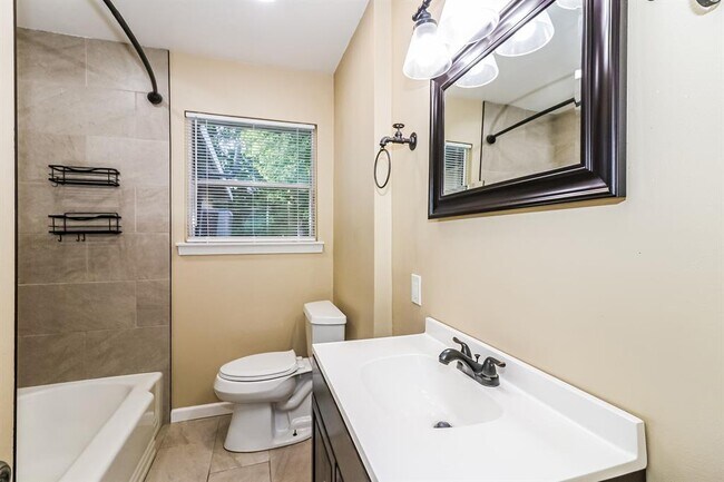 Building Photo - 6910 Cole Creek Dr