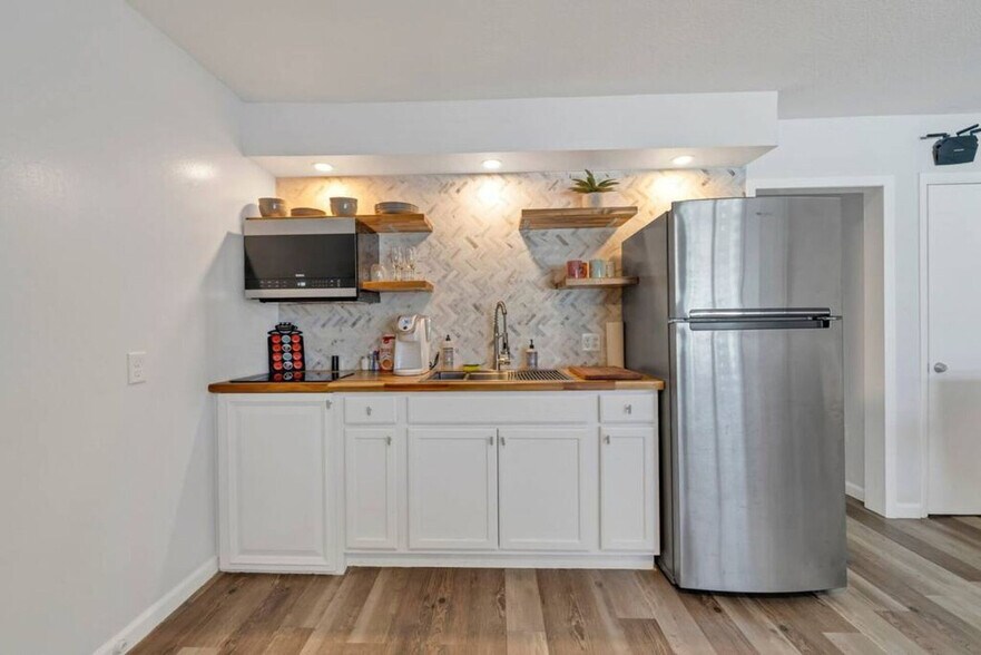 Building Photo - 302 Santa Rosa Blvd