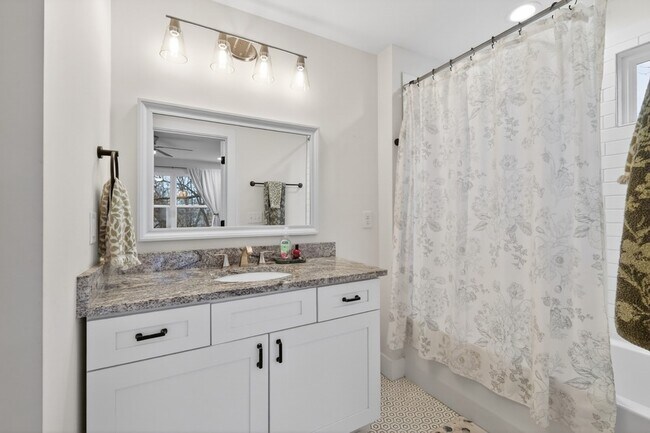 Building Photo - 4103 Main St