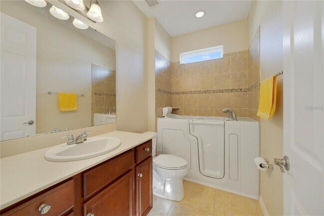 Building Photo - 801 San Raphael St