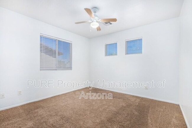 Building Photo - 322 S 116th Ave