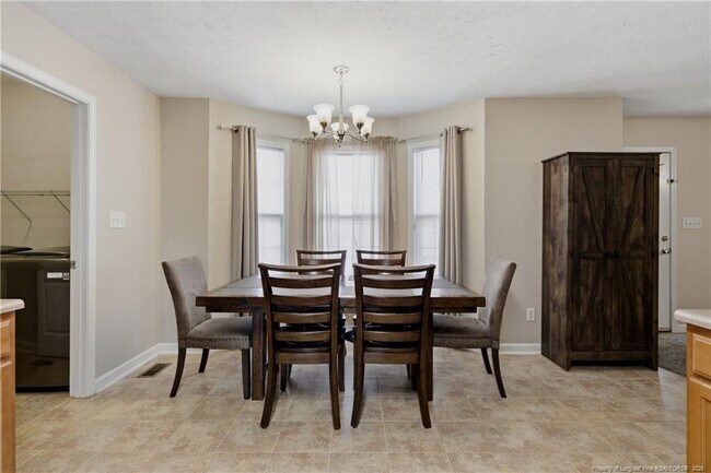 Building Photo - 420 Thorncliff Dr