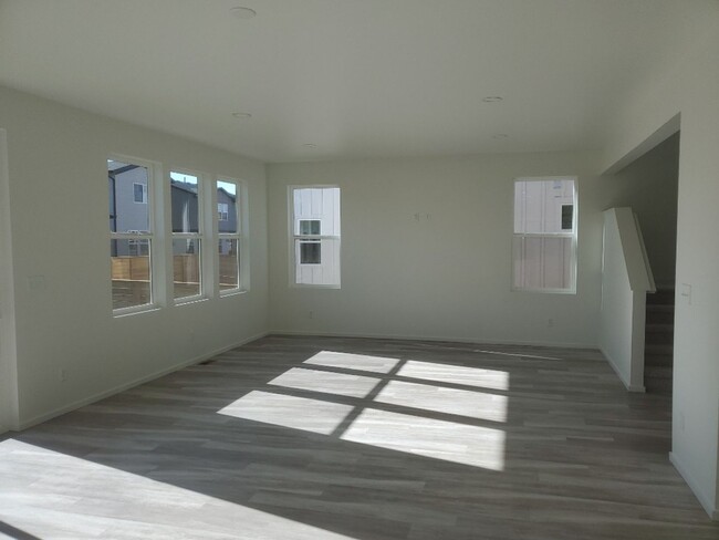 Building Photo - Exquisite 3 Bed 2.5 Bath Single Family Home