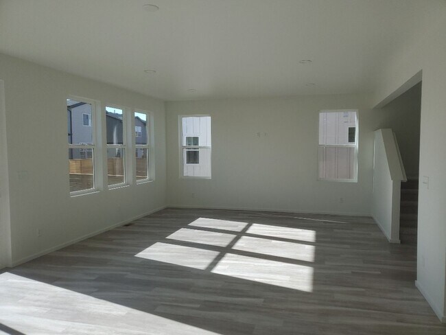 Building Photo - Spacious Home in NE Ft. Collins - Neighborhood Pools