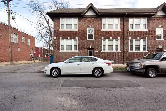 Building Photo - Spoonful of Studio Space!