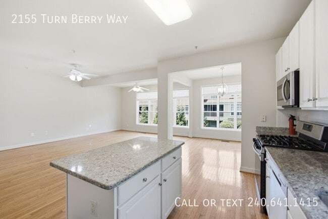 Building Photo - 2155 Turn Berry Way