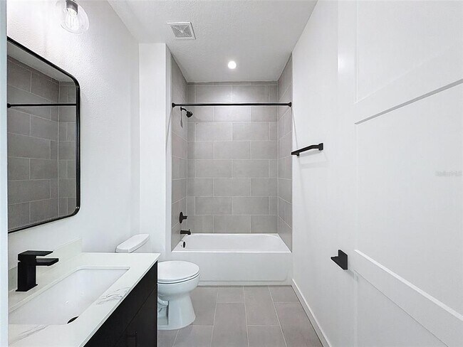 Building Photo - 1302 E Kay St