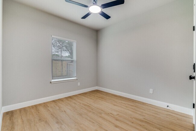 Building Photo - 2707 Brazos River Dr