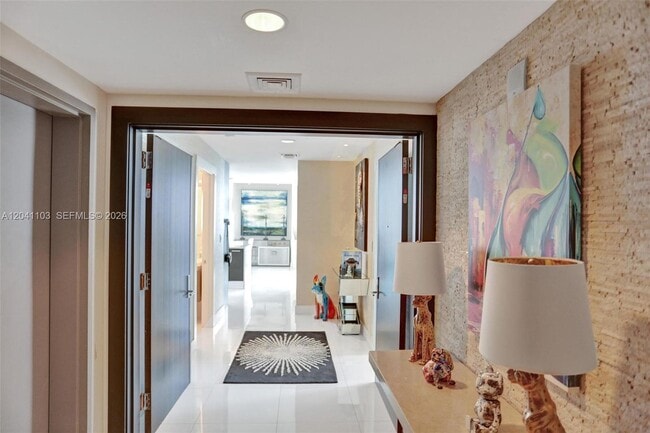 Building Photo - 900 Biscayne Blvd