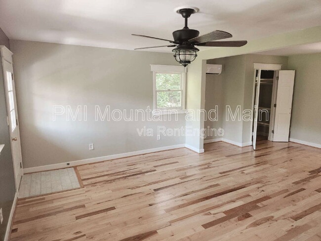 Building Photo - 488 Lake Hosea Dr