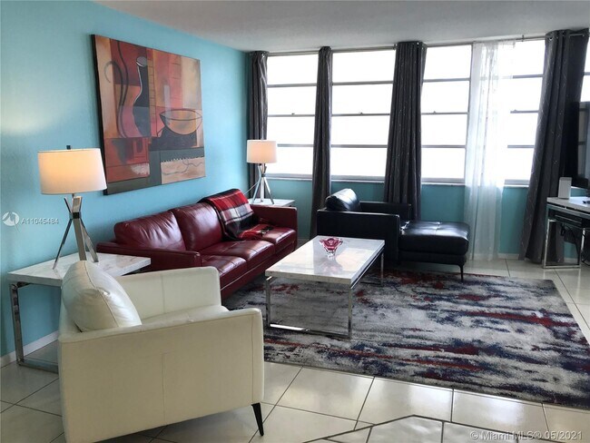 Building Photo - 1817 S Ocean Dr