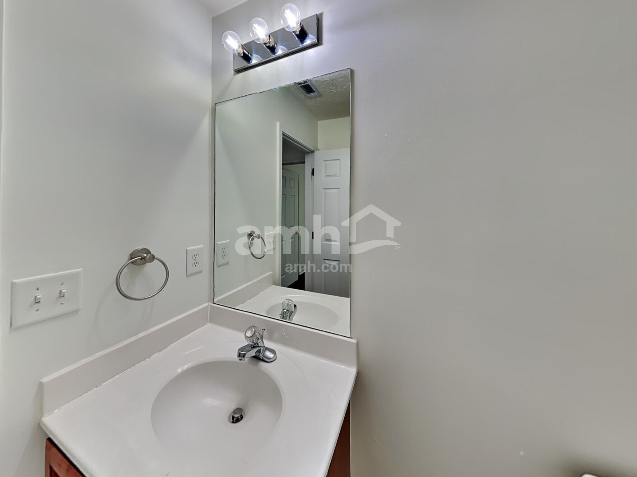 Building Photo - 127 Oleander Way