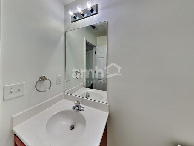 Building Photo - 127 Oleander Way