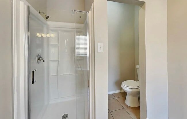 Building Photo - Elegant Simplicity in This Beautiful 4-Bedroom Residence