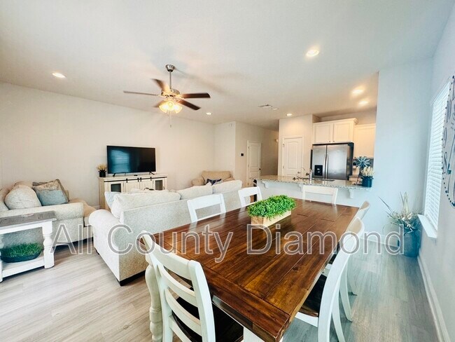 Building Photo - 7478 Shadow Lake Dr