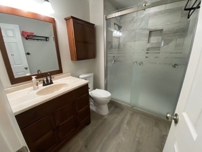 Building Photo - Welcome to this charming 3-bedroom, 2-bath...