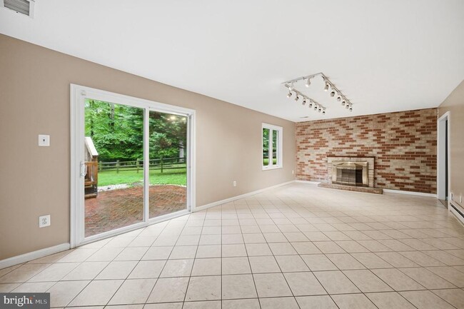 Building Photo - 2506 Pinoak Ln
