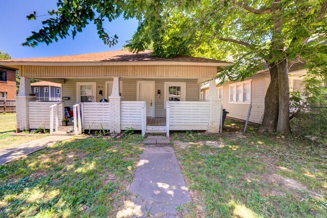 Primary Photo - N Rosedale Ave Duplex